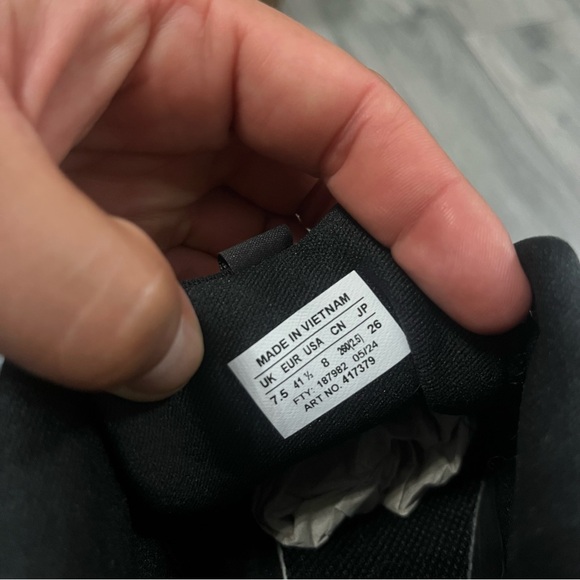 Salomon Women's Speedcross 6 GTX Sneaker, Black/Black/Phantom, 7.5 New in Box - Picture 10 of 12